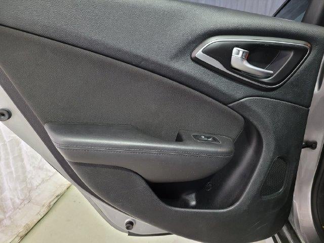 2015 Chrysler 200 Limited FWD