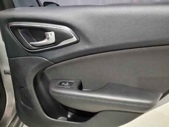 2015 Chrysler 200 Limited FWD