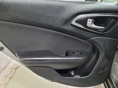 2016 Chrysler 200 Limited FWD