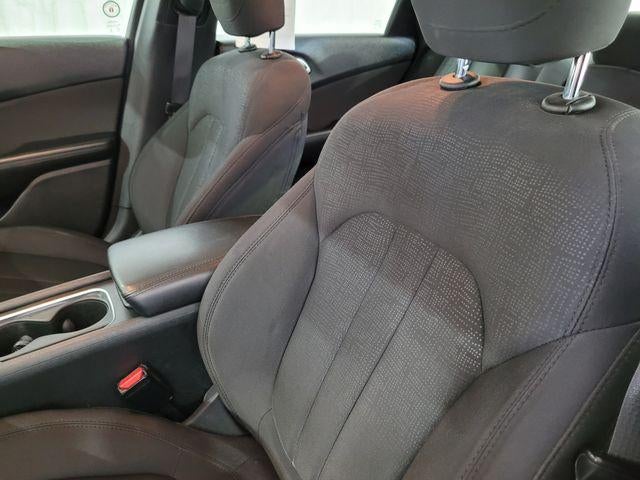 2016 Chrysler 200 LX FWD