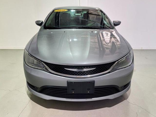 2016 Chrysler 200 LX FWD