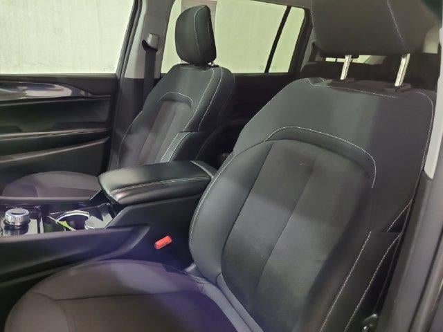 2022 Jeep Grand Cherokee L Laredo 4WD
