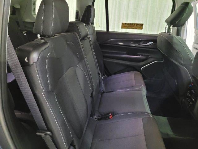 2022 Jeep Grand Cherokee L Laredo 4WD
