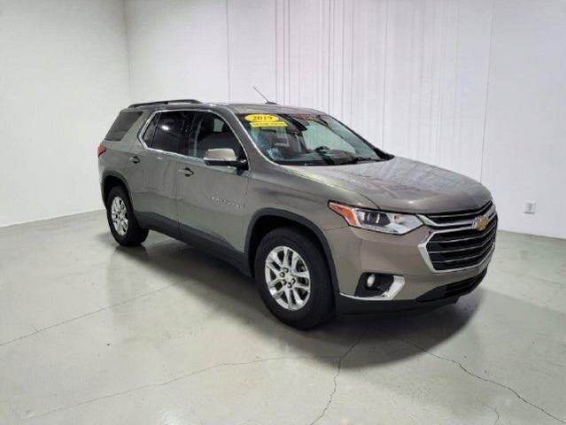 Used 2019 Chevrolet Traverse 1LT with VIN 1GNEVGKW5KJ216156 for sale in Pinconning, MI