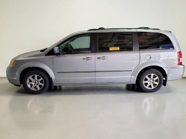 2010 Chrysler Town & Country Touring FWD