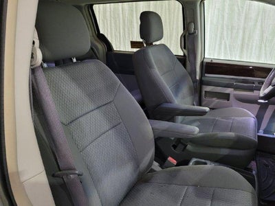 2010 Chrysler Town & Country Touring FWD