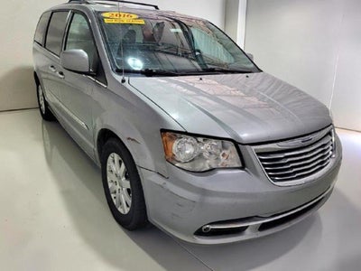 2016 Chrysler Town & Country Touring FWD