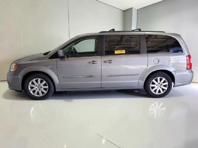 2016 Chrysler Town & Country Touring FWD