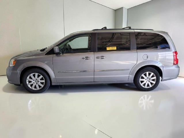 2016 Chrysler Town & Country Touring FWD