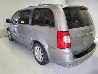 2016 Chrysler Town & Country Touring FWD