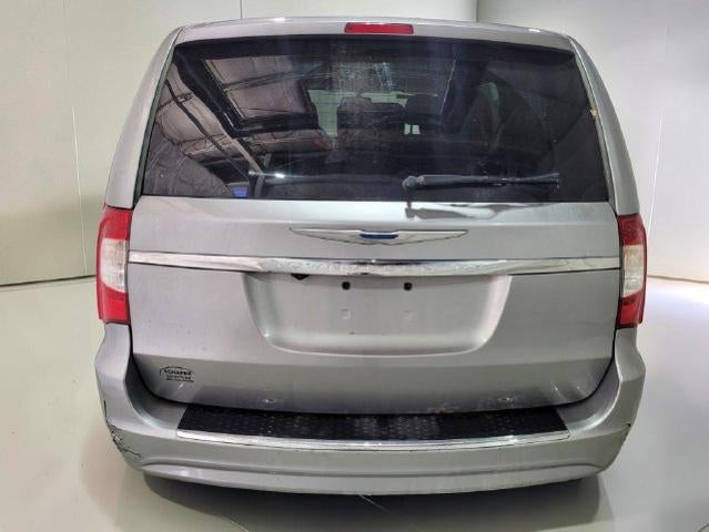 2016 Chrysler Town & Country Touring FWD