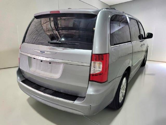 2016 Chrysler Town & Country Touring FWD
