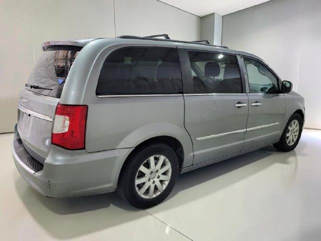 2016 Chrysler Town & Country Touring FWD