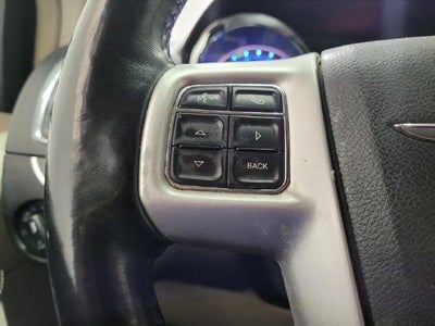 2016 Chrysler Town & Country Touring FWD
