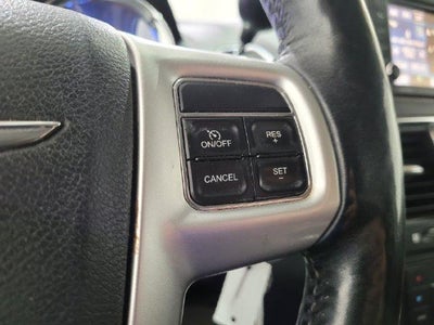 2016 Chrysler Town & Country Touring FWD