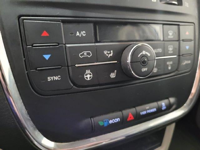 2016 Chrysler Town & Country Touring FWD