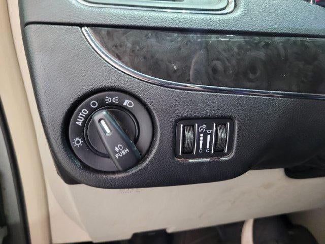 2016 Chrysler Town & Country Touring FWD