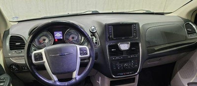 2016 Chrysler Town & Country Touring FWD