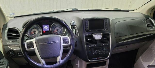 2016 Chrysler Town & Country Touring FWD