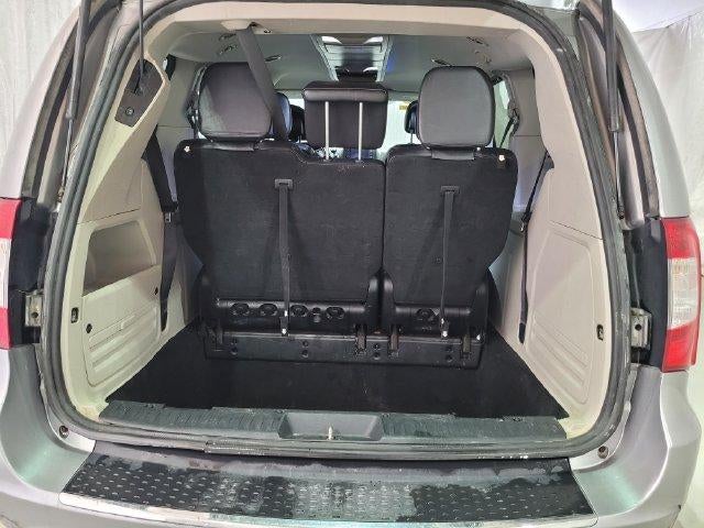 2016 Chrysler Town & Country Touring FWD