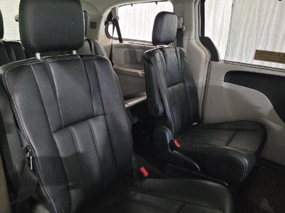 2016 Chrysler Town & Country Touring FWD