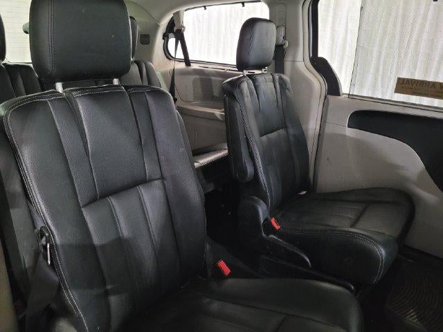 2016 Chrysler Town & Country Touring FWD