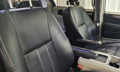2016 Chrysler Town & Country Touring FWD
