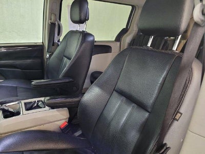 2016 Chrysler Town & Country Touring FWD