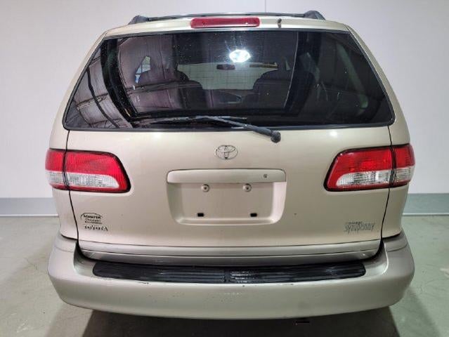 2002 Toyota Sienna LE FWD