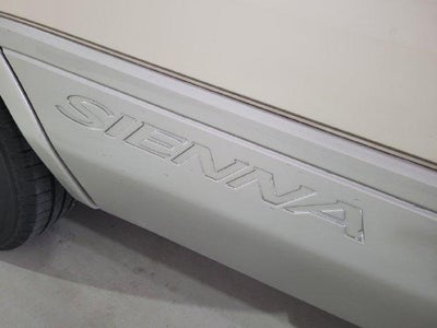 2002 Toyota Sienna LE FWD