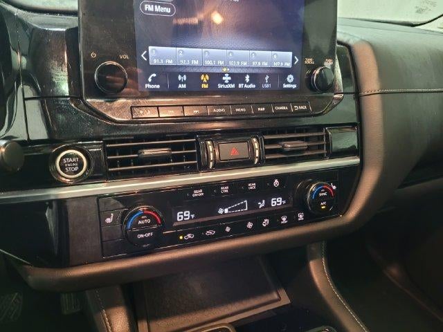 2023 Nissan Pathfinder SL 4WD