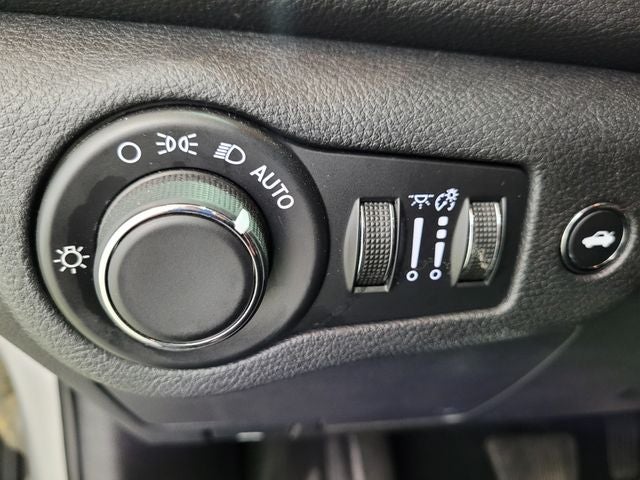 2016 Chrysler 200 LX