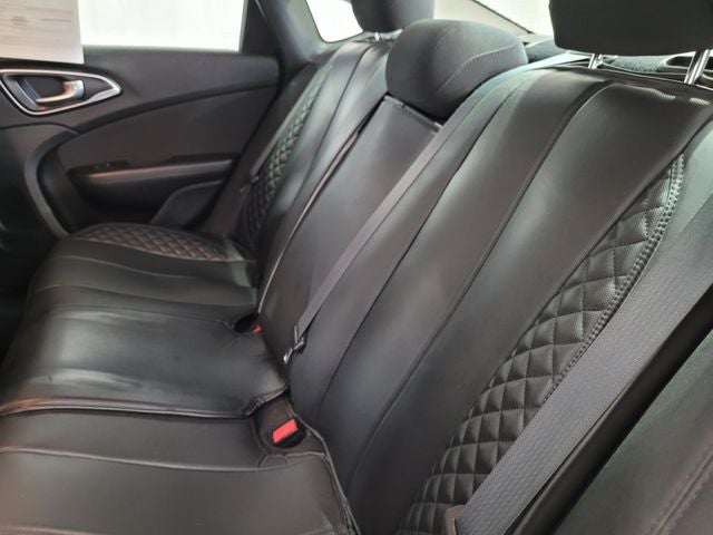 2016 Chrysler 200 LX