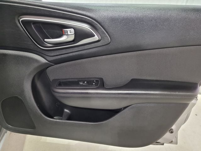 2016 Chrysler 200 LX
