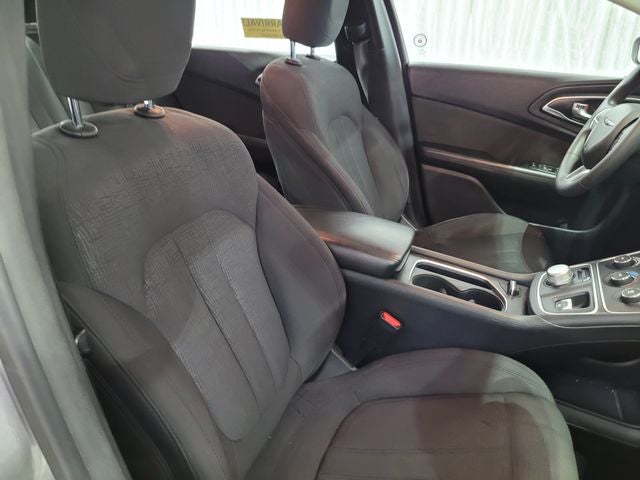 2016 Chrysler 200 LX