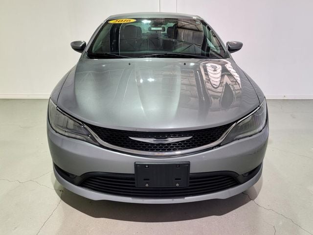 2016 Chrysler 200 LX