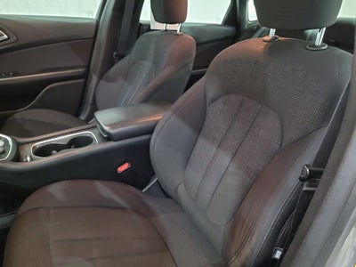 2016 Chrysler 200 LX