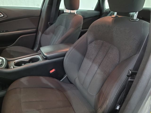 2016 Chrysler 200 LX