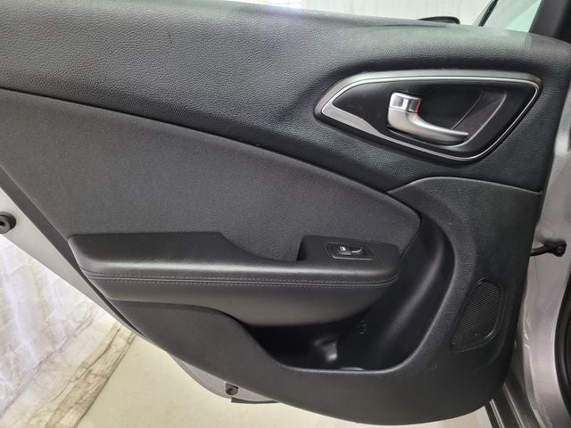 2016 Chrysler 200 LX