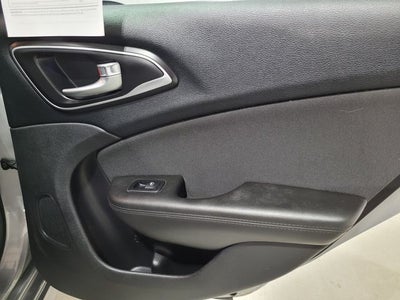 2016 Chrysler 200 LX