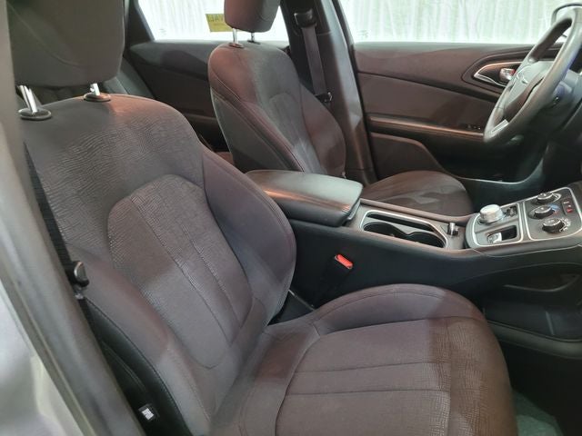 2016 Chrysler 200 LX