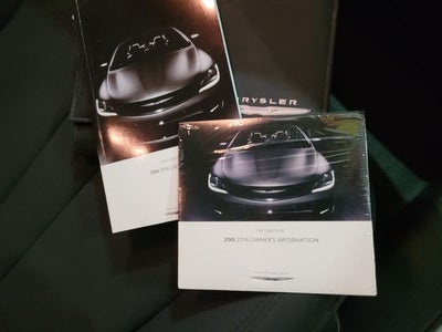 2016 Chrysler 200 LX