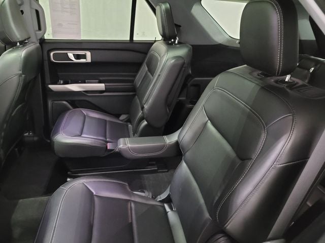 2022 Ford Explorer XLT 202A