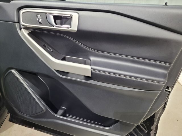 2022 Ford Explorer XLT 202A