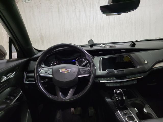 2022 Cadillac XT4 Premium Luxury