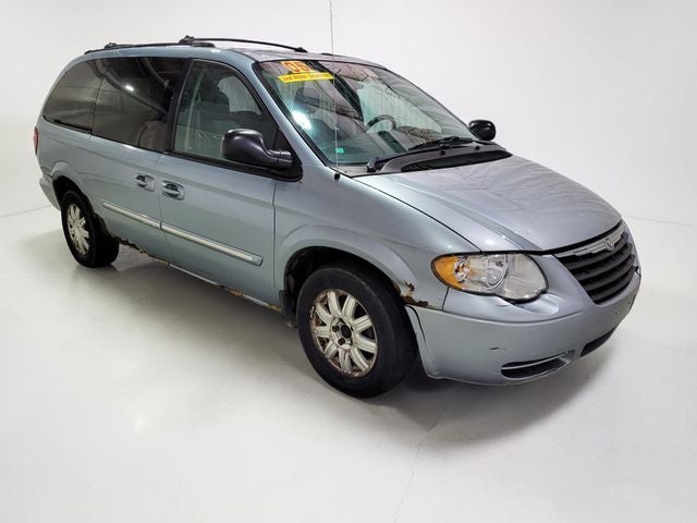 Used 2005 Chrysler Town & Country Touring with VIN 2C4GP54L75R294425 for sale in Pinconning, MI