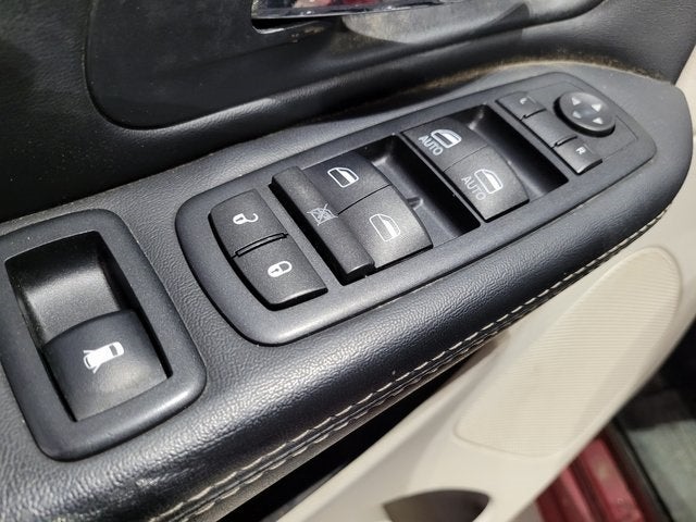 2016 Chrysler Town & Country Touring