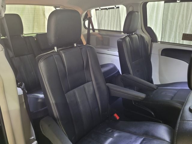 2015 Chrysler Town & Country Touring-L