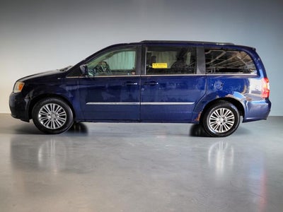 2014 Chrysler Town & Country Touring-L