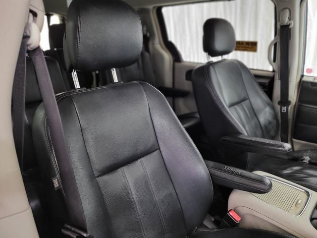 2014 Chrysler Town & Country Touring-L